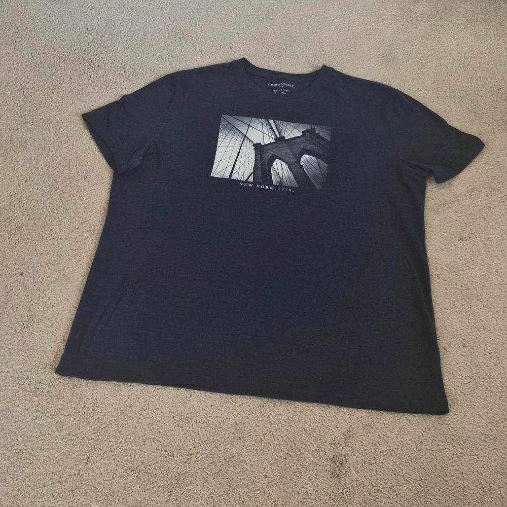 Banana Republic Mens XL Mens Brooklyn Bridge Graphic T-Shirt Charcoal ECO Urban